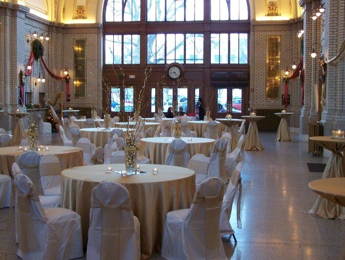 Gold table covering — Fort Wayne, IN — Goeglein's Catering