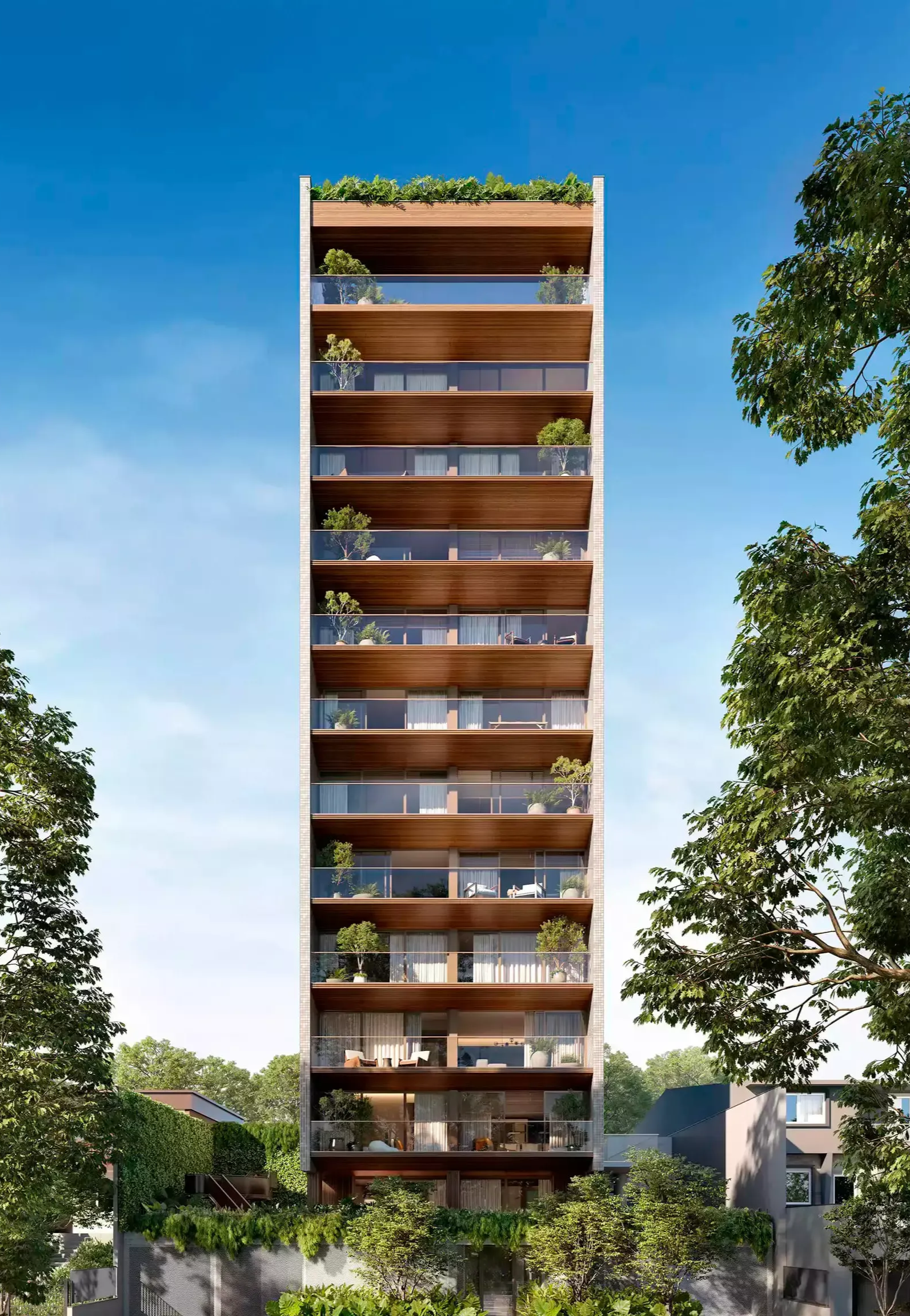 Um moderno edifício de vários andares com varandas de madeira, plantas e guarda-corpos de vidro contra um céu azul.