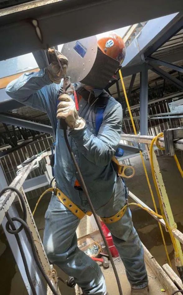 Wwelding a metal structure