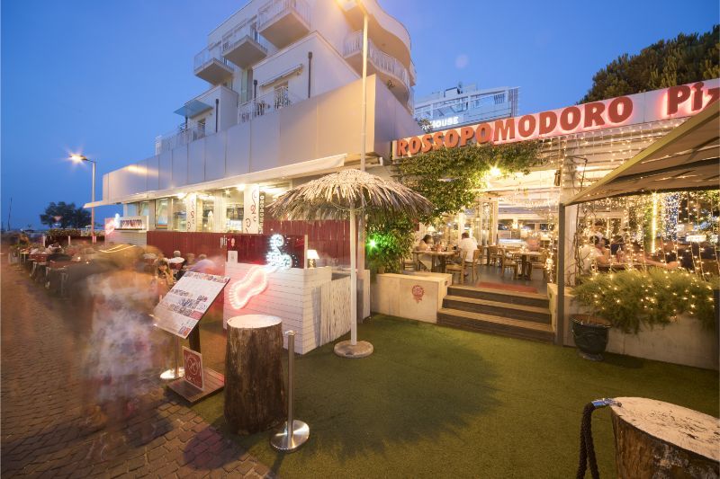 Ingresso con insegna