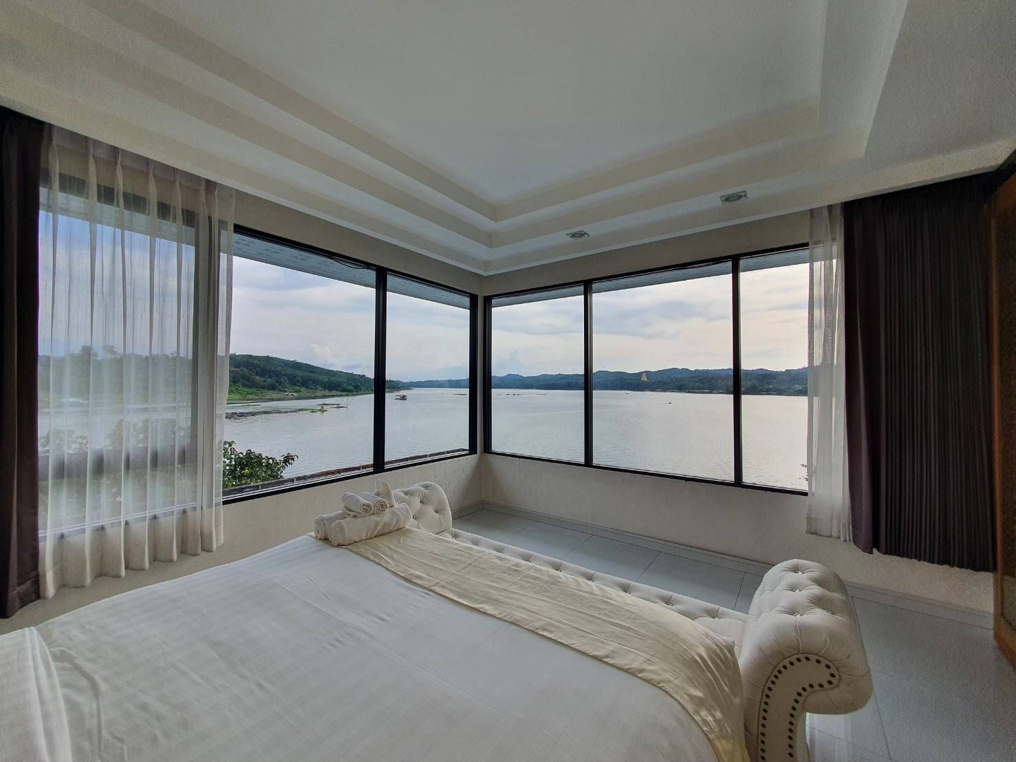 Panorama Suite พรไพลิน ริเวอร์ไซด์ รีสอร์ท