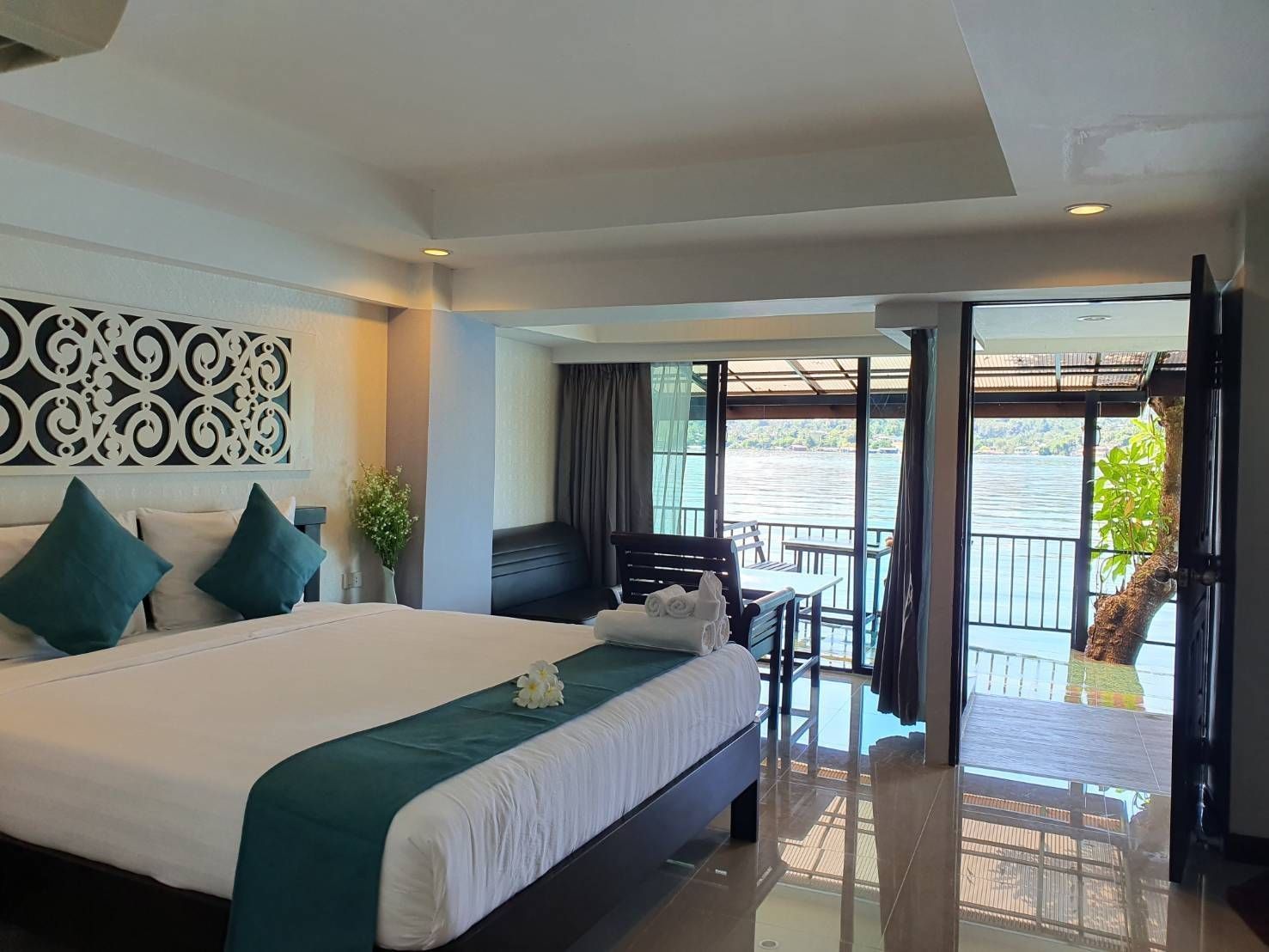 Superior Riverfront พรไพลิน ริเวอร์ไซด์ รีสอร์ท