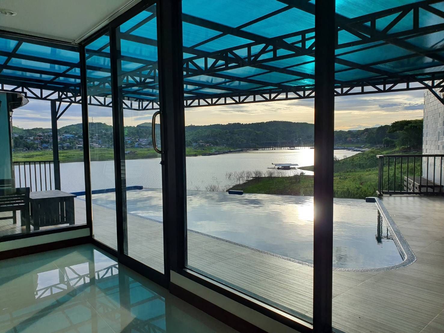 Pool Villa พรไพลิน ริเวอร์ไซด์ รีสอร์ท