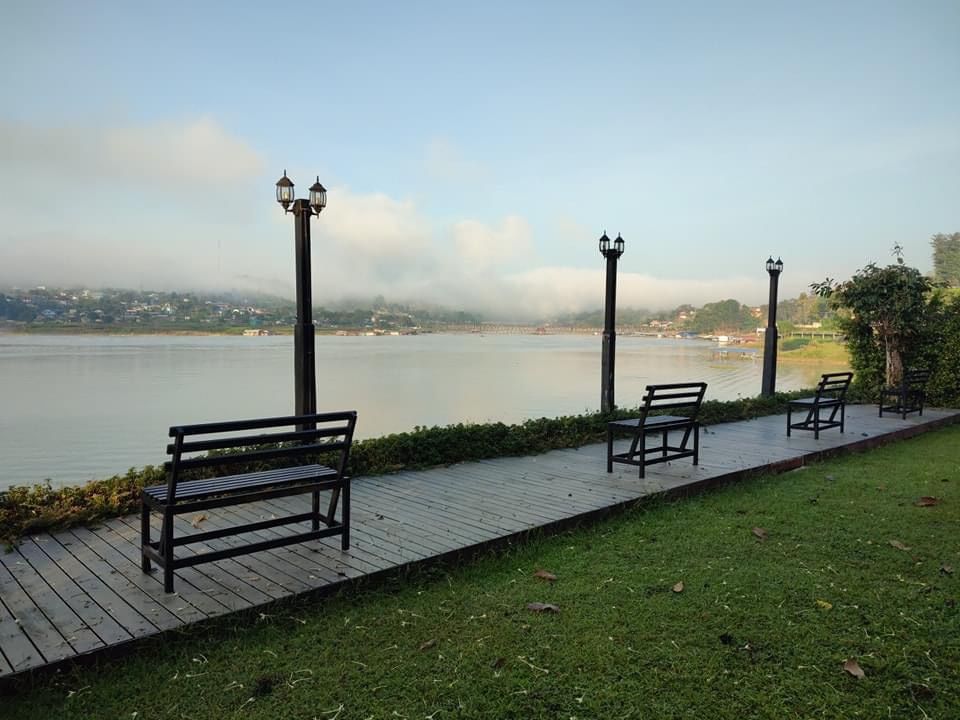 ชมวิวริมแม่น้ำ พรไพลิน ริเวอร์ไซด์รีสอร์ท