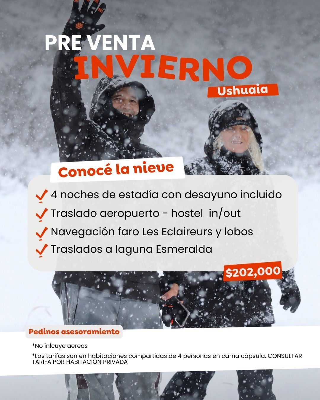 Anuncio de viaje de invierno a Ushuaia. Muestra gente en la nieve y ofrece 4 noches con desayuno, traslados y paseo en barco.