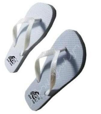 כפכפים לבנים למיתוג לאירועים