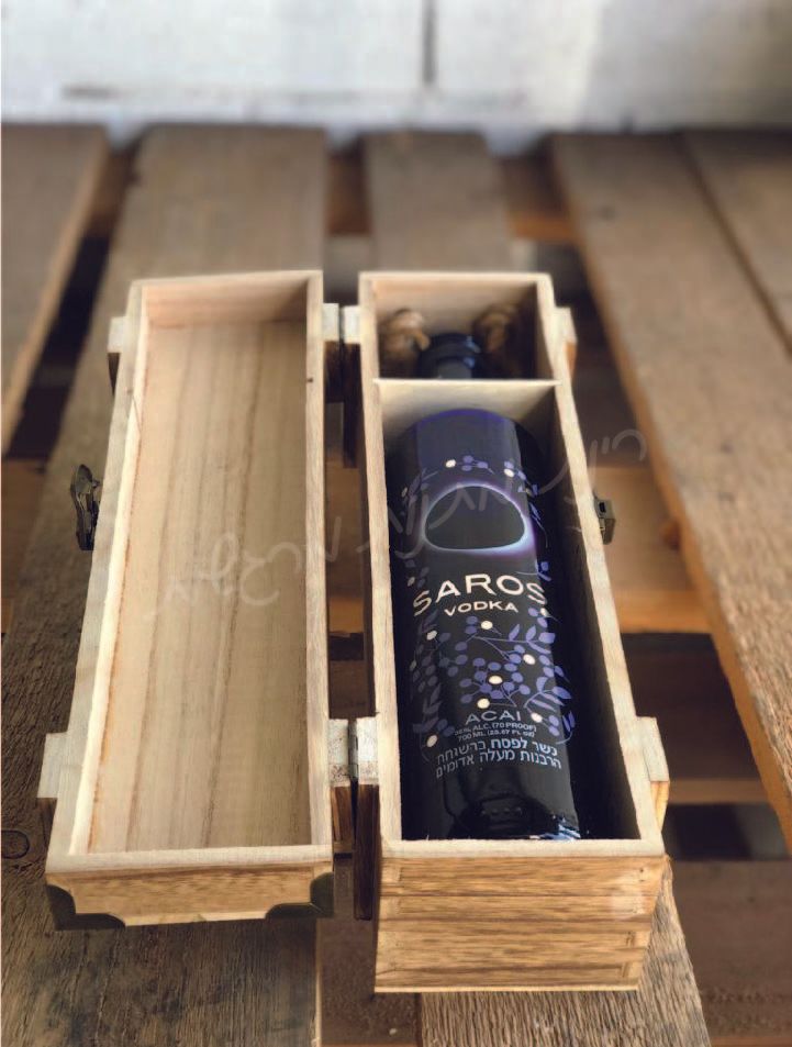 יין בתיבת עץ