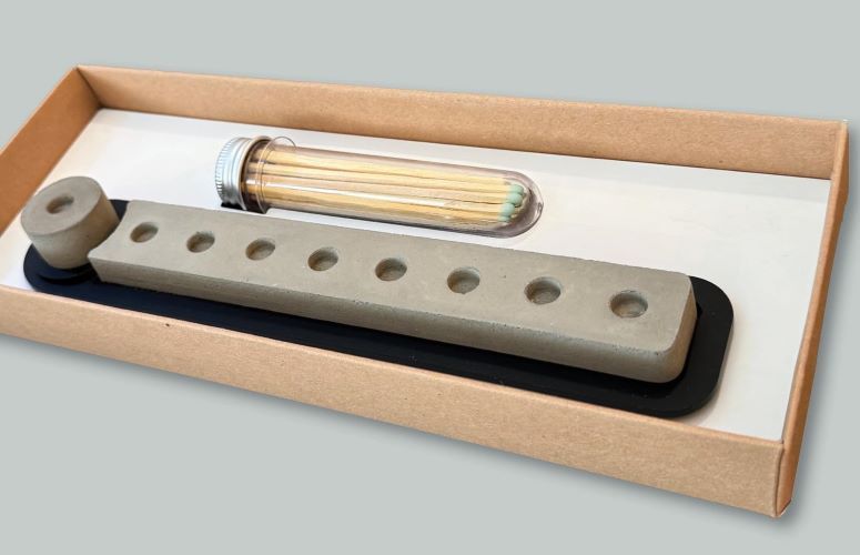 חנוכיית בטון וגפרורים