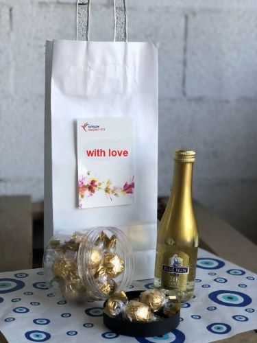 מארז יין ושוקולד