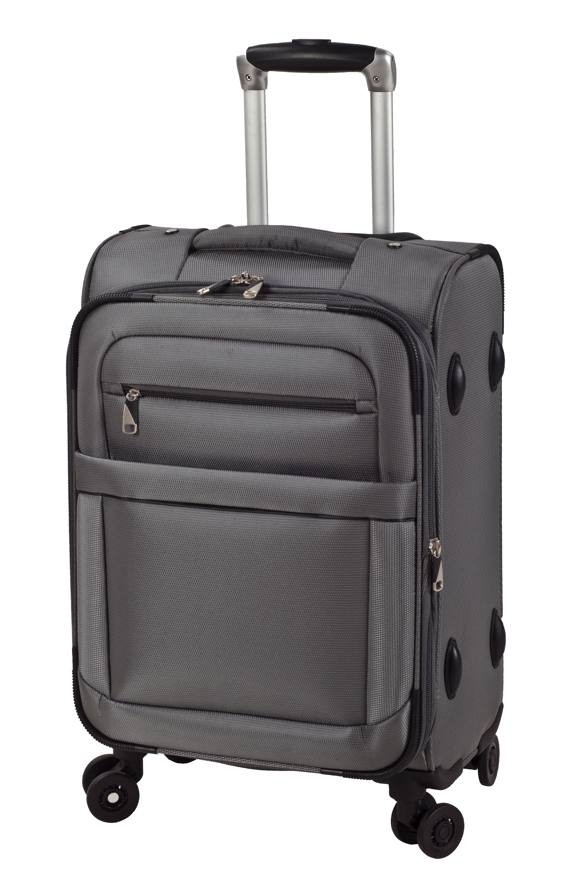 לואיס מזוודת עליה למטוס