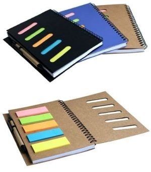 מחברת ממוחזרת עם דגלונים ועט