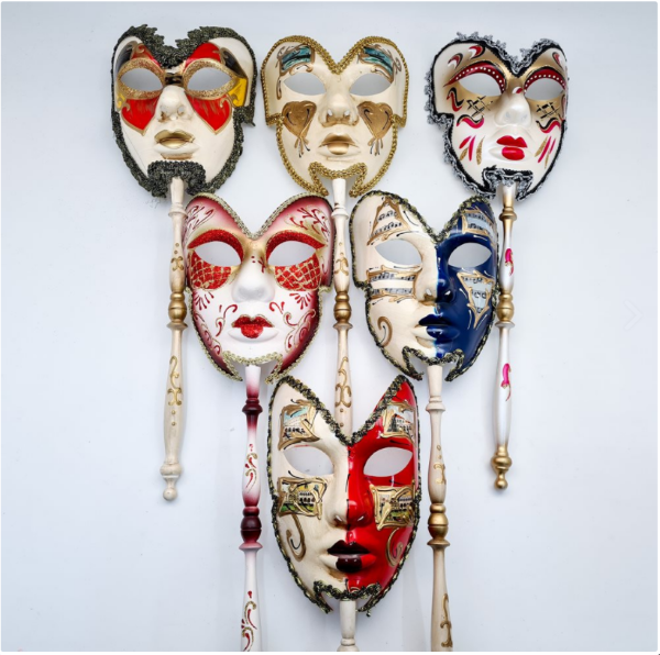 מסיכה על מקל