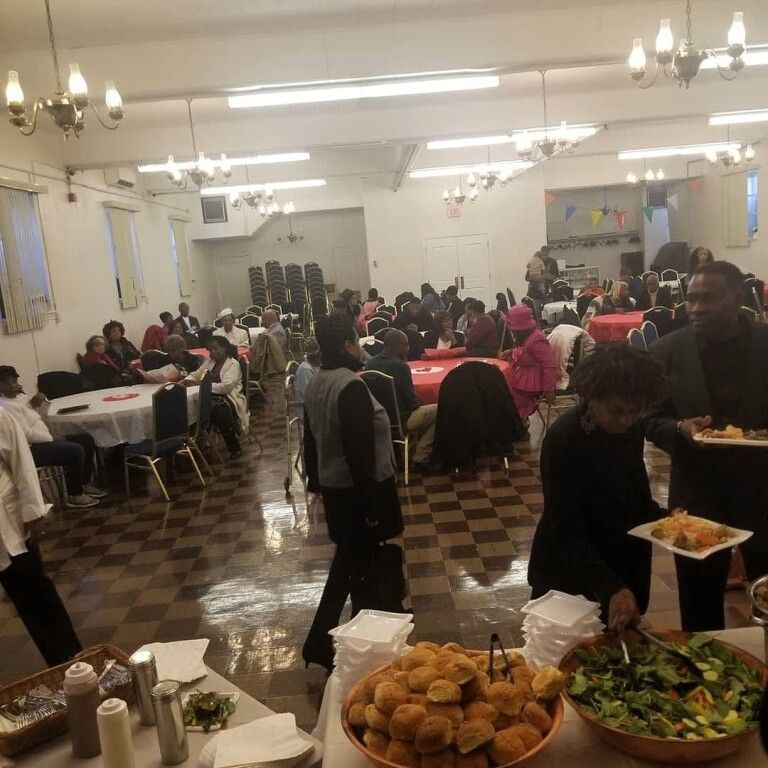 A large room with a lot of people sitting at tables