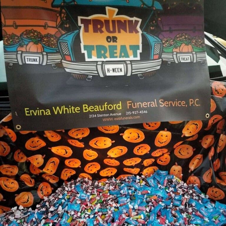A sign that says trunk or treat on it