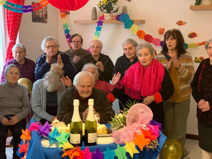 momento delle visite nella residenza per anziani