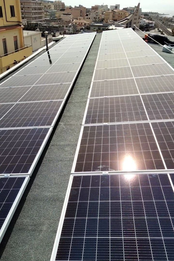 pannelli fotovoltaici su palazzina