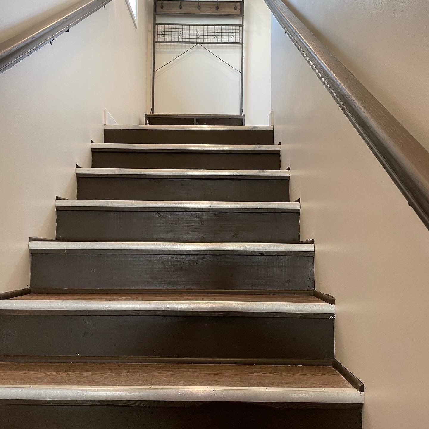 A set of stairs leading up to a white wall