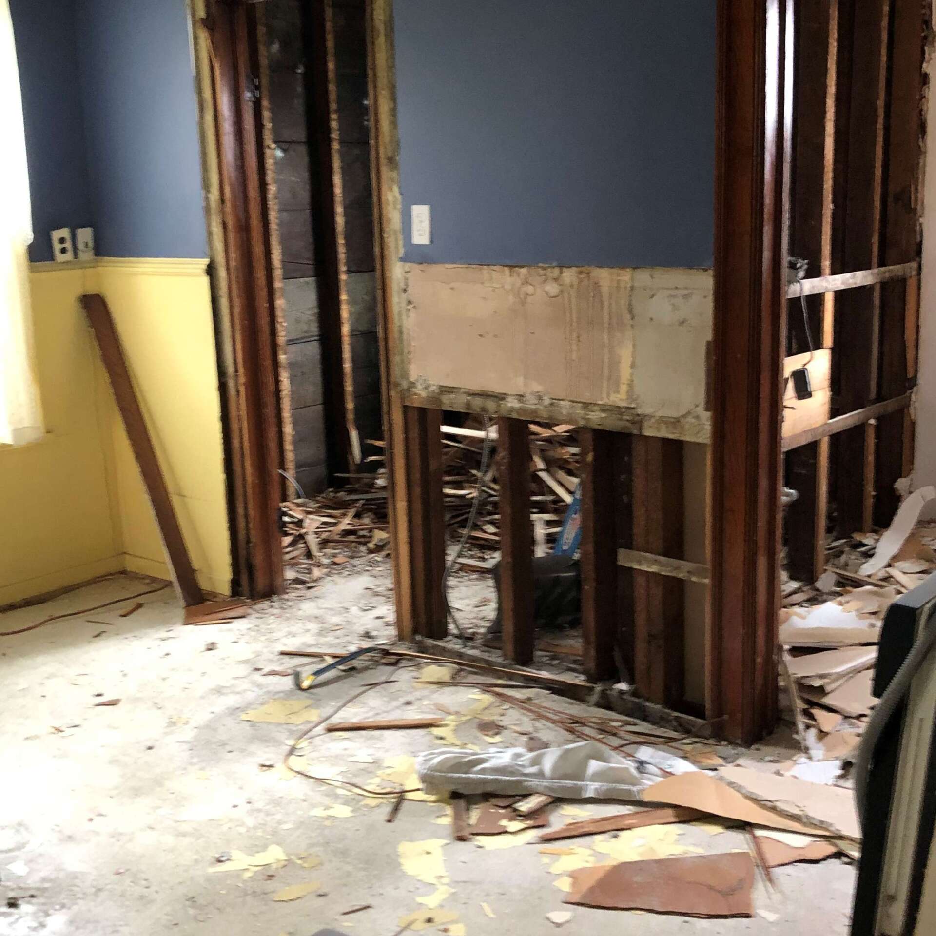 A room that is being remodeled with a lot of junk on the floor.