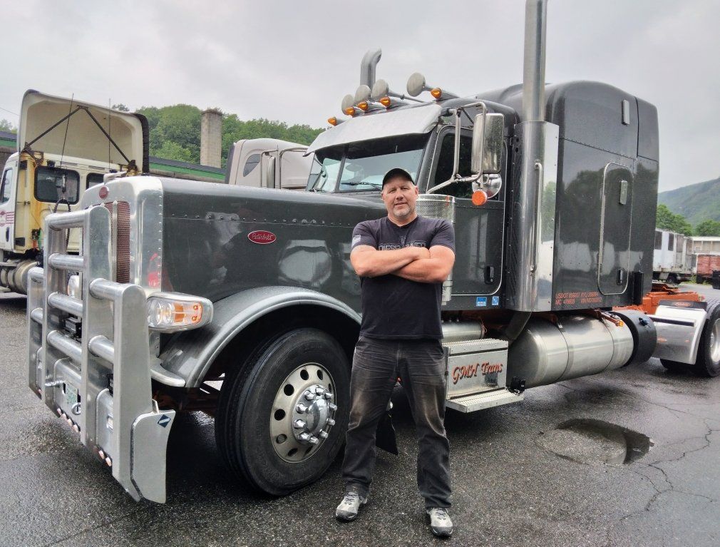 A semi truck with the word gmii on the side