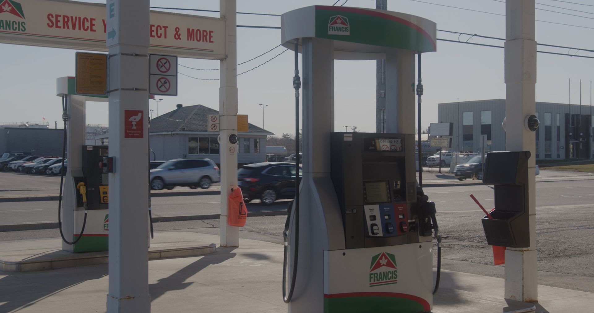 A gas station with a sign that says service 1