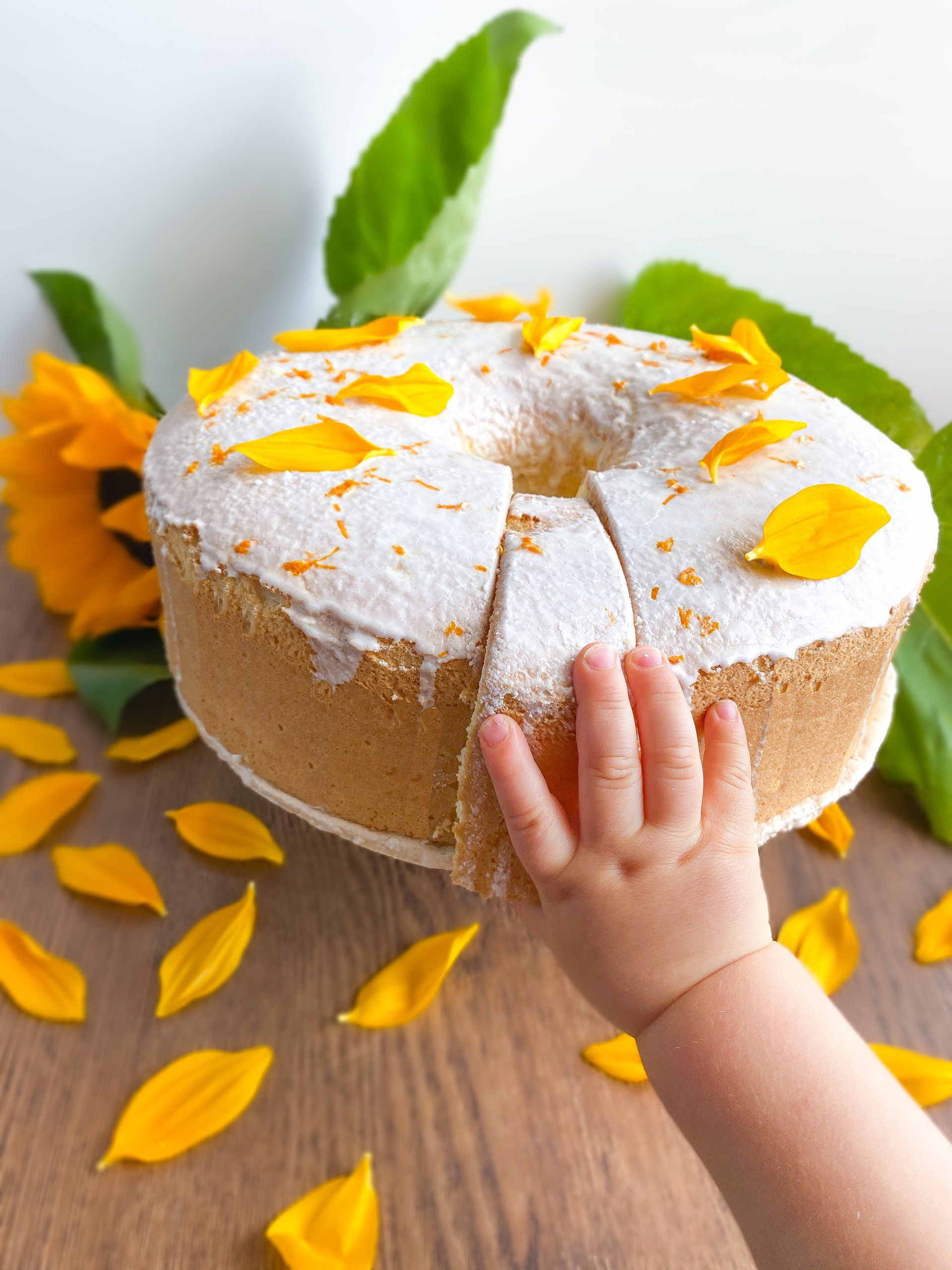 cake hand petals