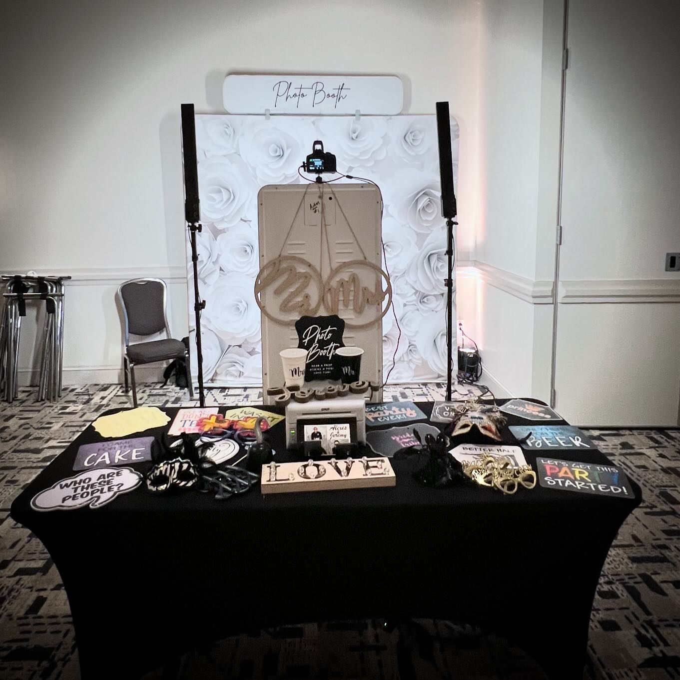 A table with a sign that says cake on it