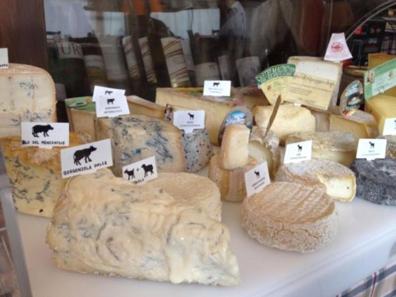 Selezione di formaggi della tradizione piemontese