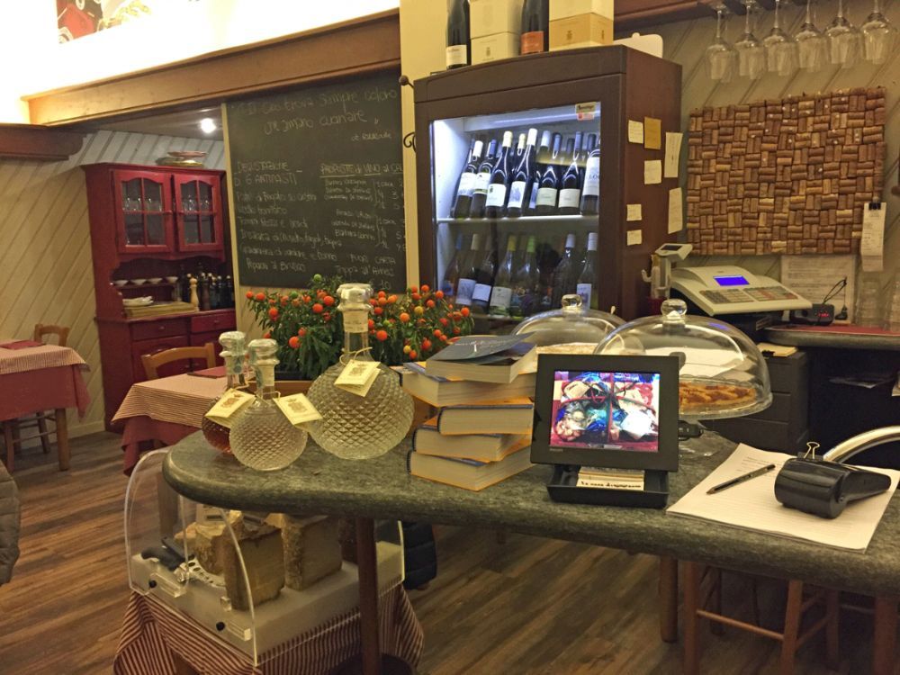 Esposizione di vini e di prodotti tipici della cucina piemontese