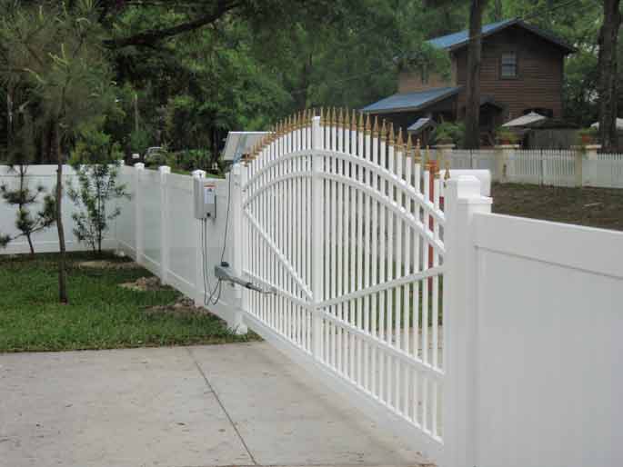 House White Gate — Yulee, FL — Creative Services & Fence Company Inc.