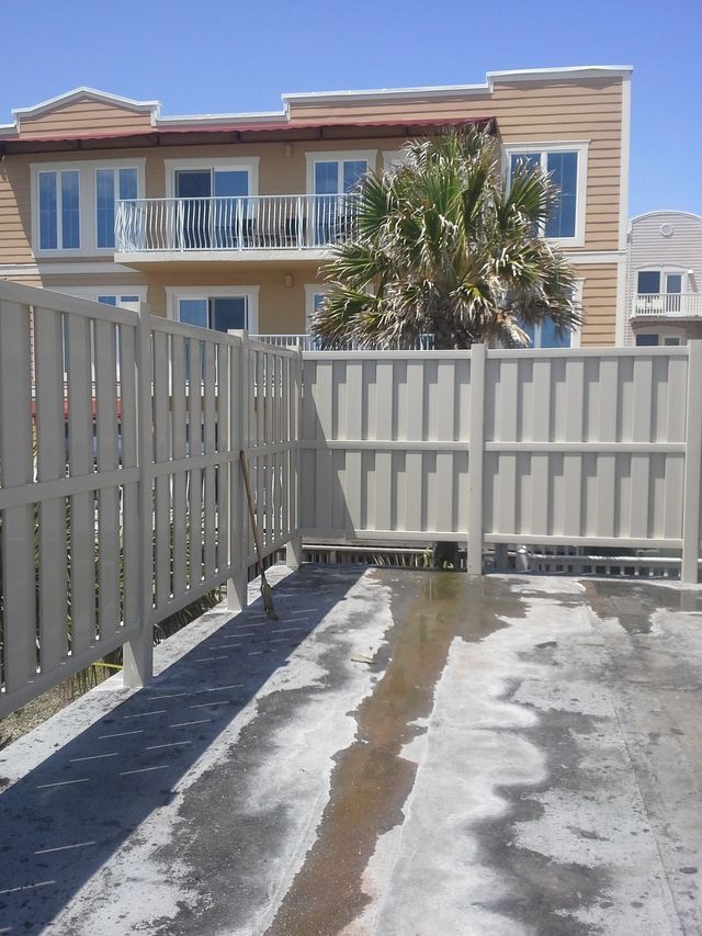 House Vinyl Fence — Yulee, FL — Creative Services & Fence Company Inc.