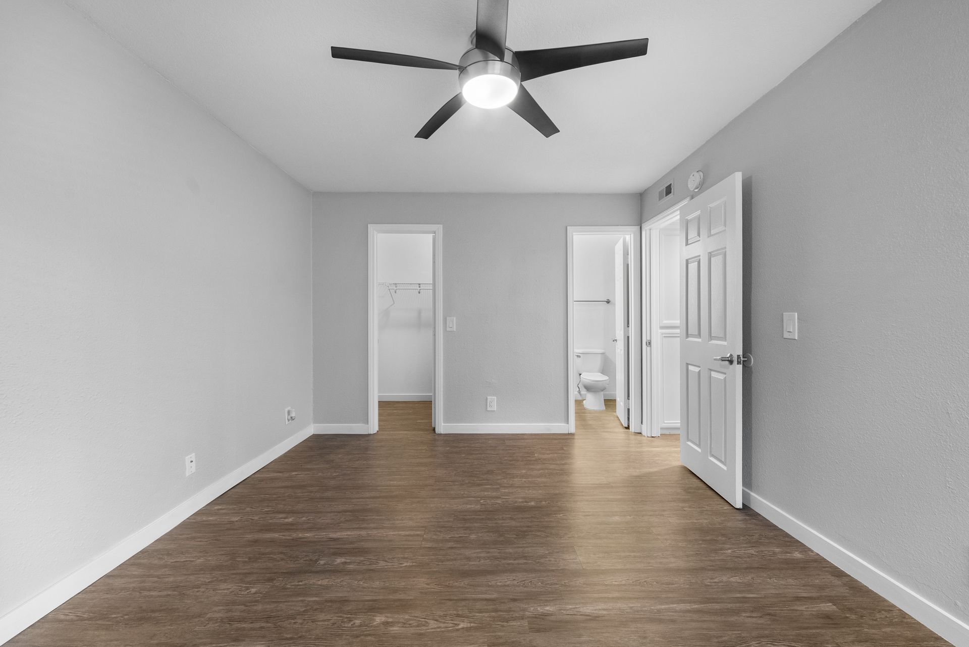 Park Plaza apartment bedroom