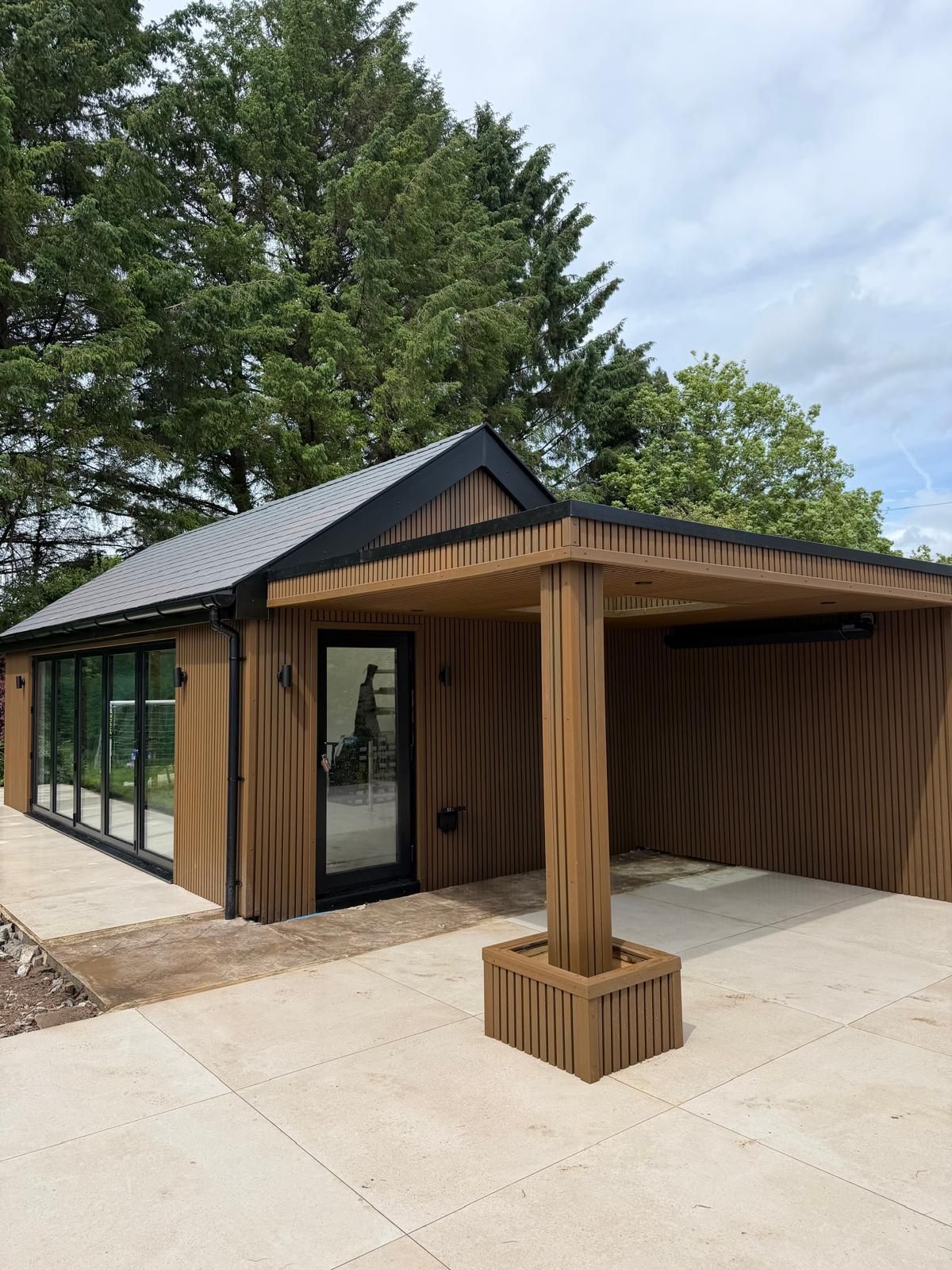 Bespoke garden room with hard landscaping in Glasgow by Oakspan Garden Rooms