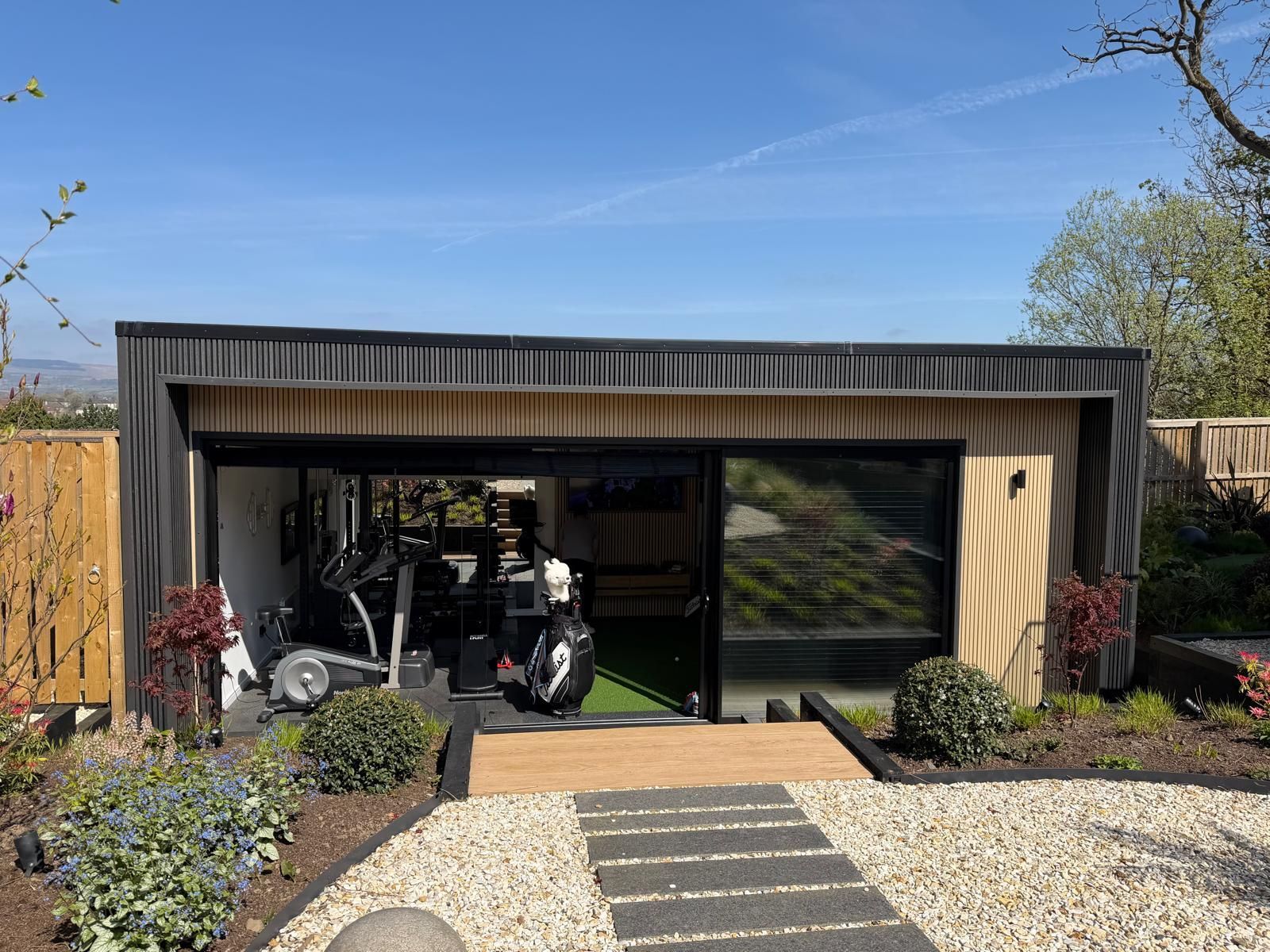 Oakspan golf simulator garden room built for year-round golf practice