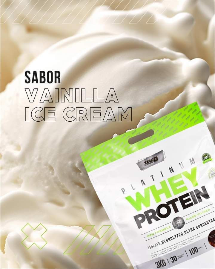 Dos bolsas de proteína de suero en polvo, blancas con texto verde, con los detalles del producto.