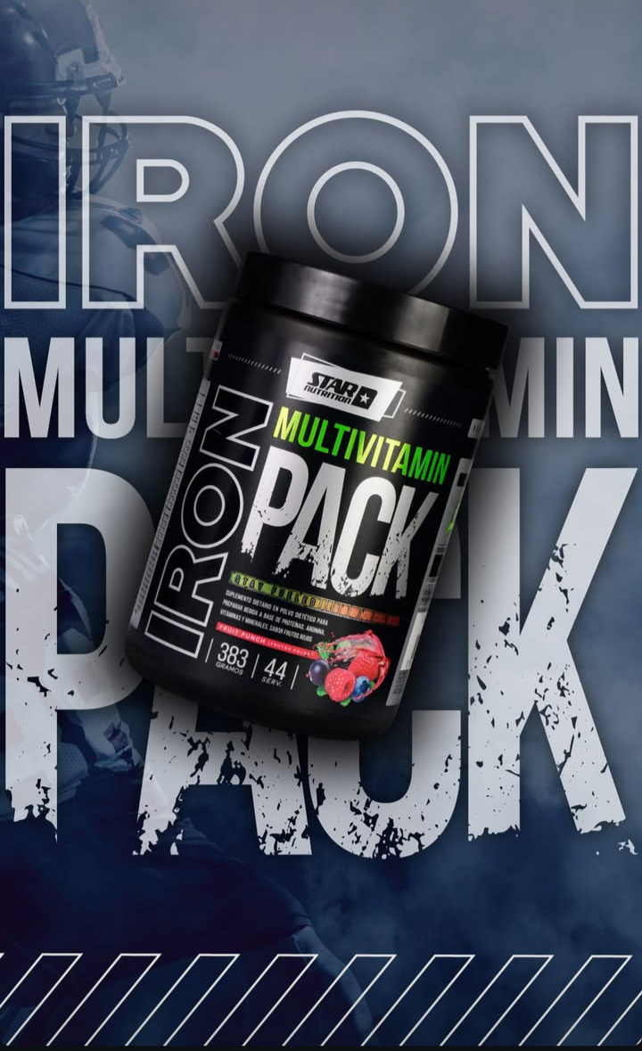 Tarro negro con la etiqueta "IRON PACK" con "MULTIVITAMINS" en verde, sobre un fondo azul con la silueta de un atleta borrosa.