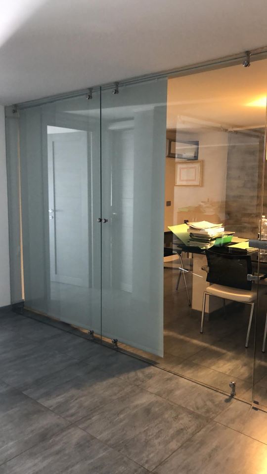 porte scorrevoli in vetro di design