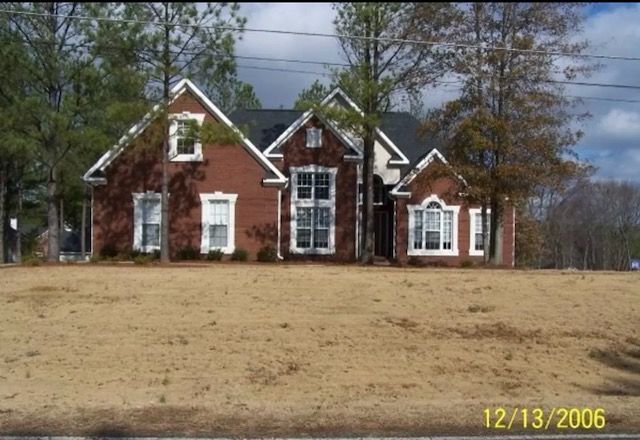 A picture of a house taken on december 13 2006