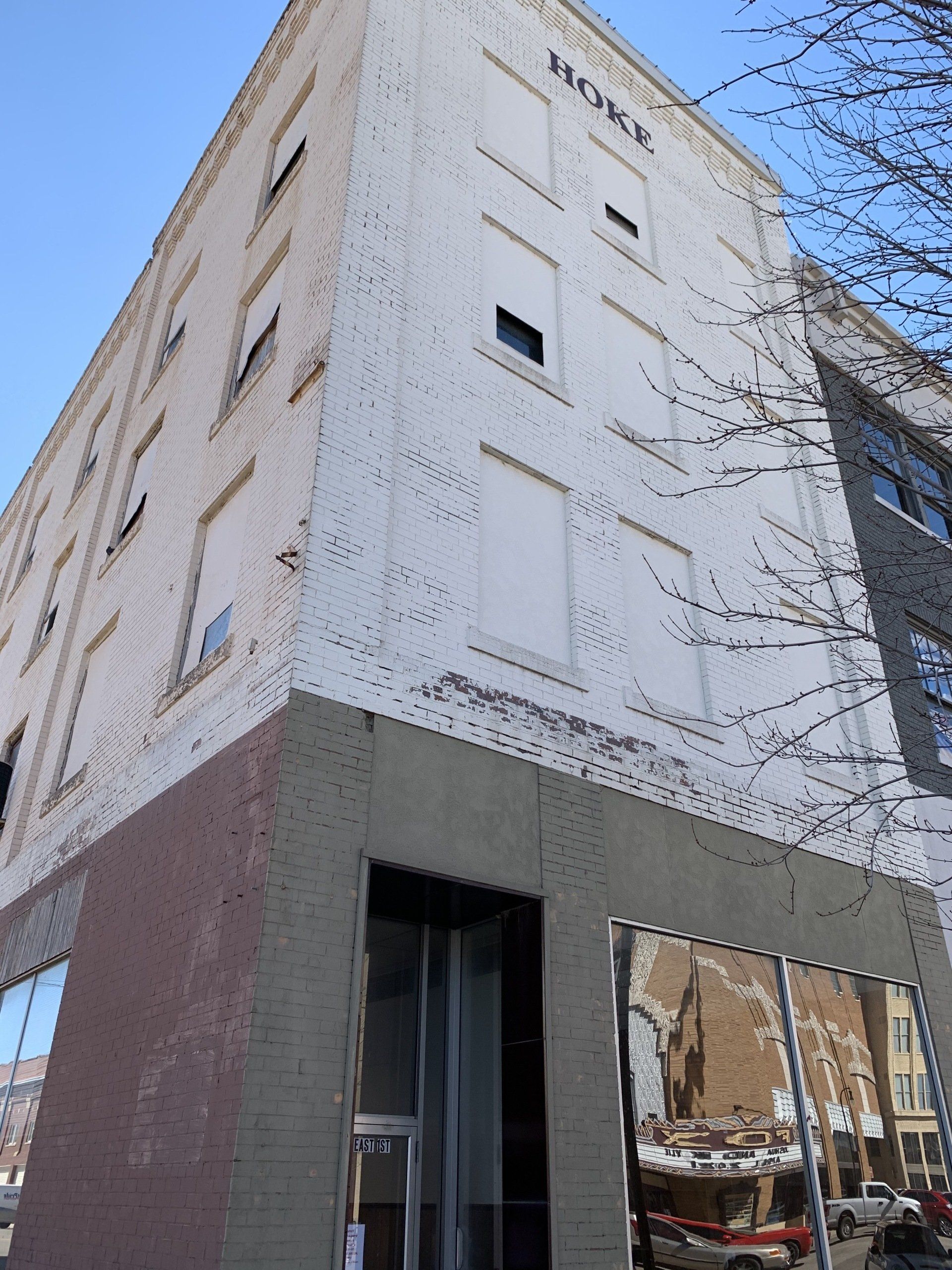 leon place lobby hutchinson ks