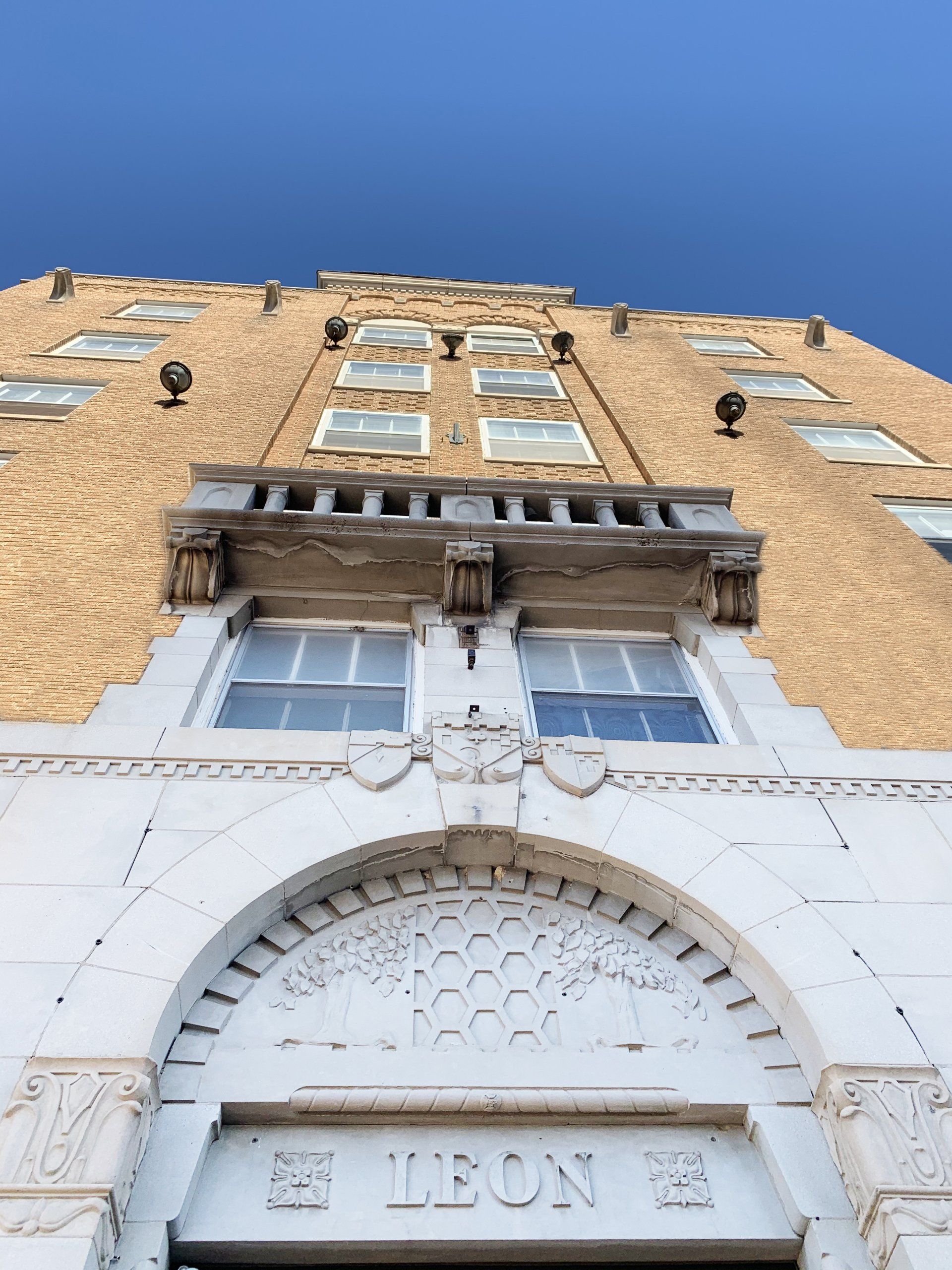 leon place building hutchinson ks