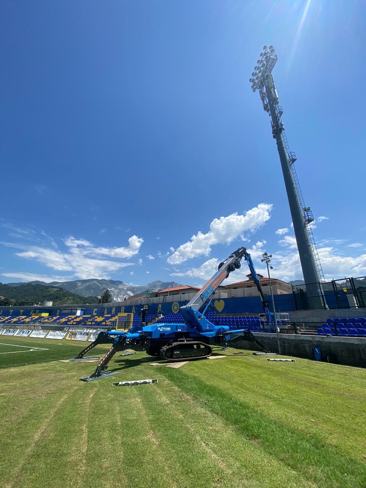 Piattaforma aerea a ragno 43 metri - Prato - Pratonoleggi