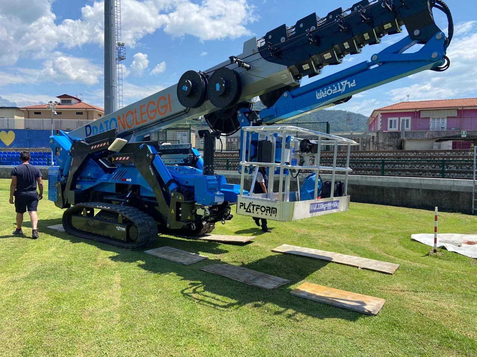 Piattaforma aerea a ragno 43 metri - Prato - Pratonoleggi