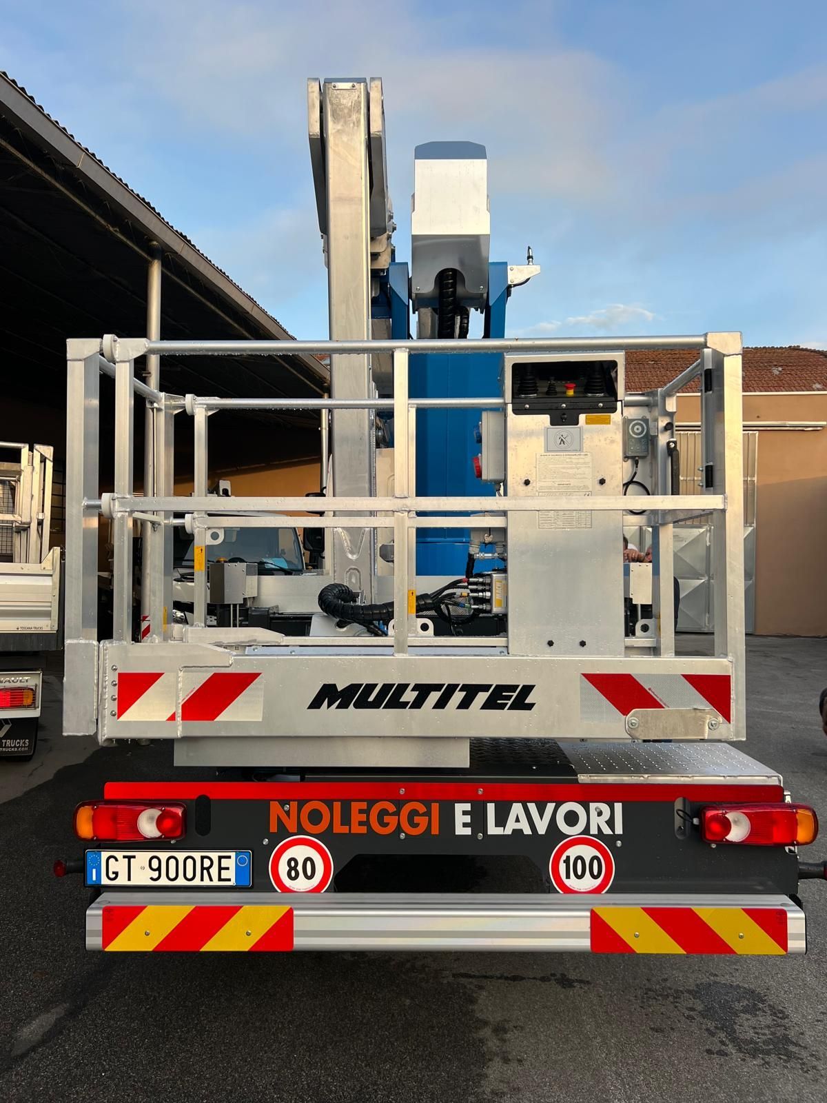 Piattaforma aerea 35 metri - Prato - Pratonoleggi