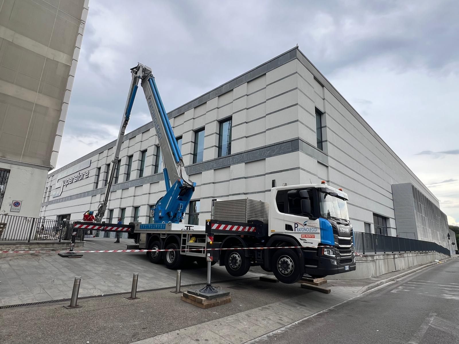 Piattaforma aerea 68 metri - Prato - Pratonoleggi