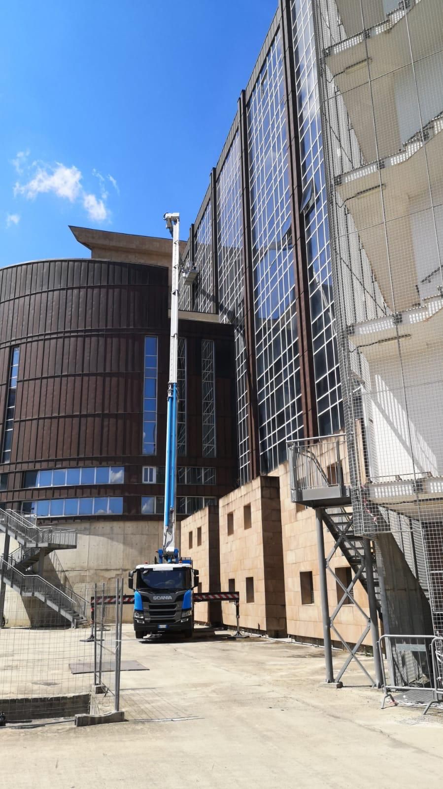 Piattaforma aerea 68 metri - Prato - Pratonoleggi