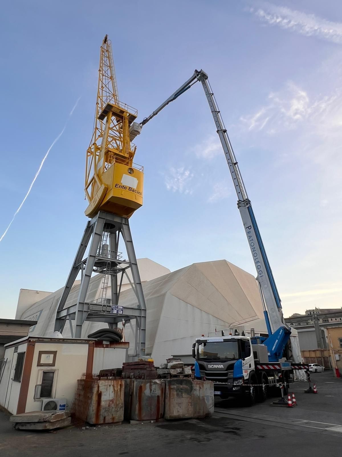 Piattaforma aerea 68 metri - Prato - Pratonoleggi