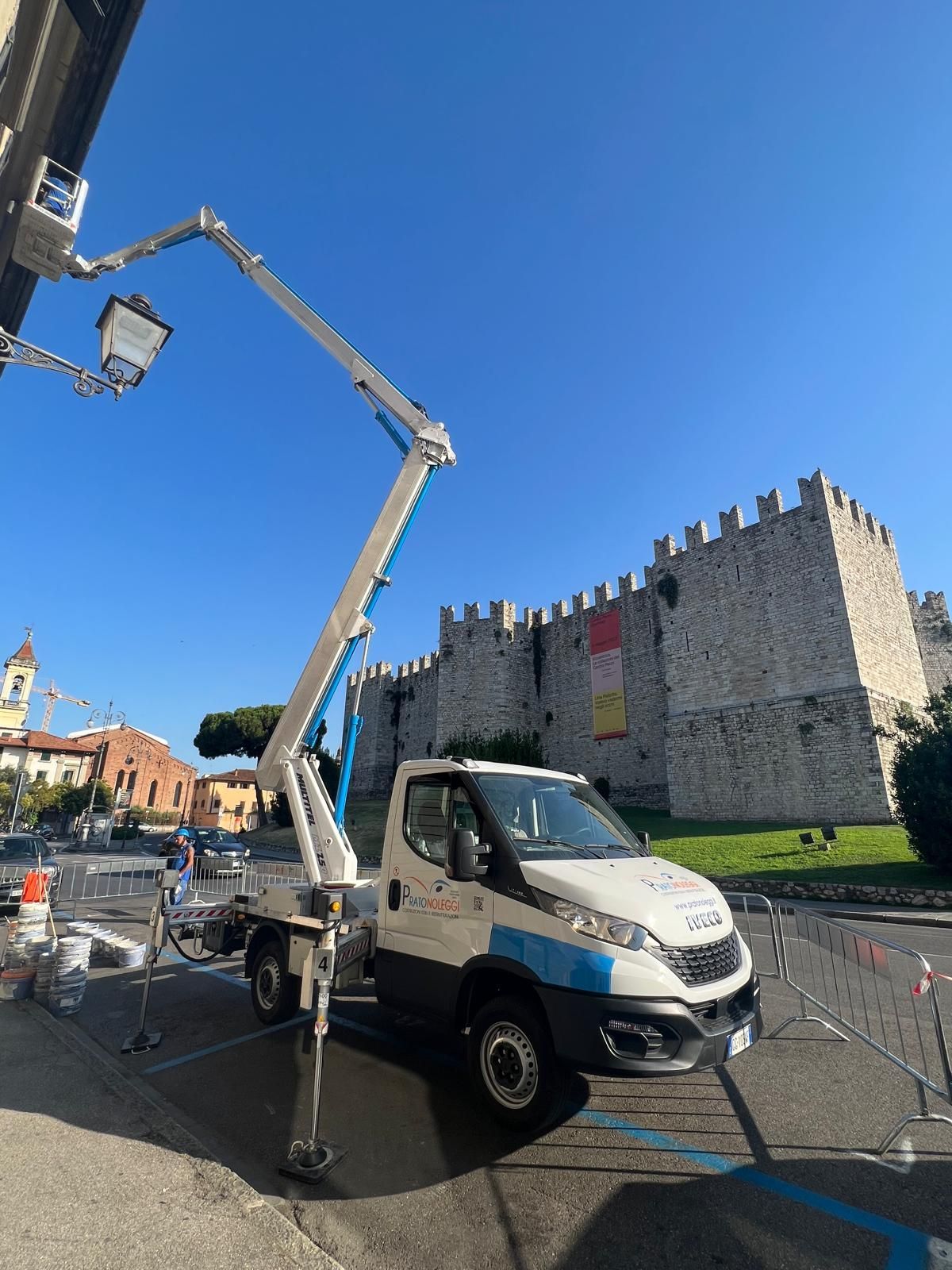 Piattaforma aerea 25 metri - Prato - Pratonoleggi