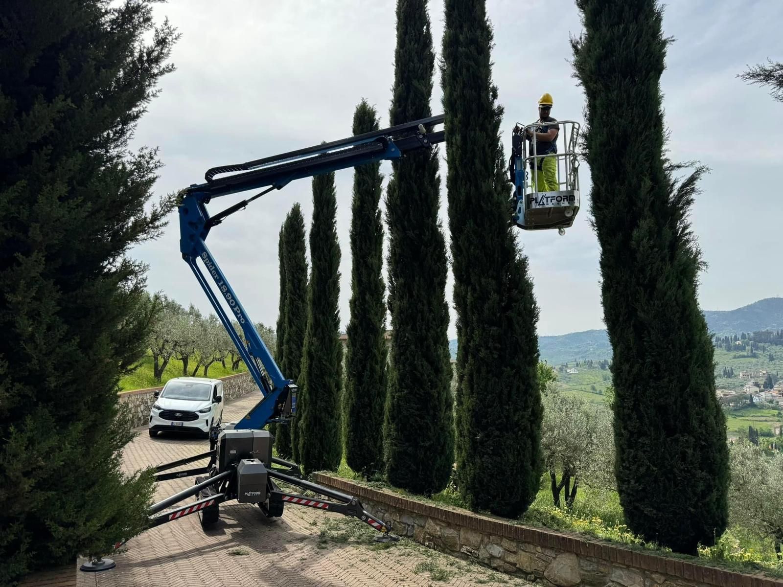 Piattaforma aerea a ragno 18 metri - Prato - Pratonoleggi