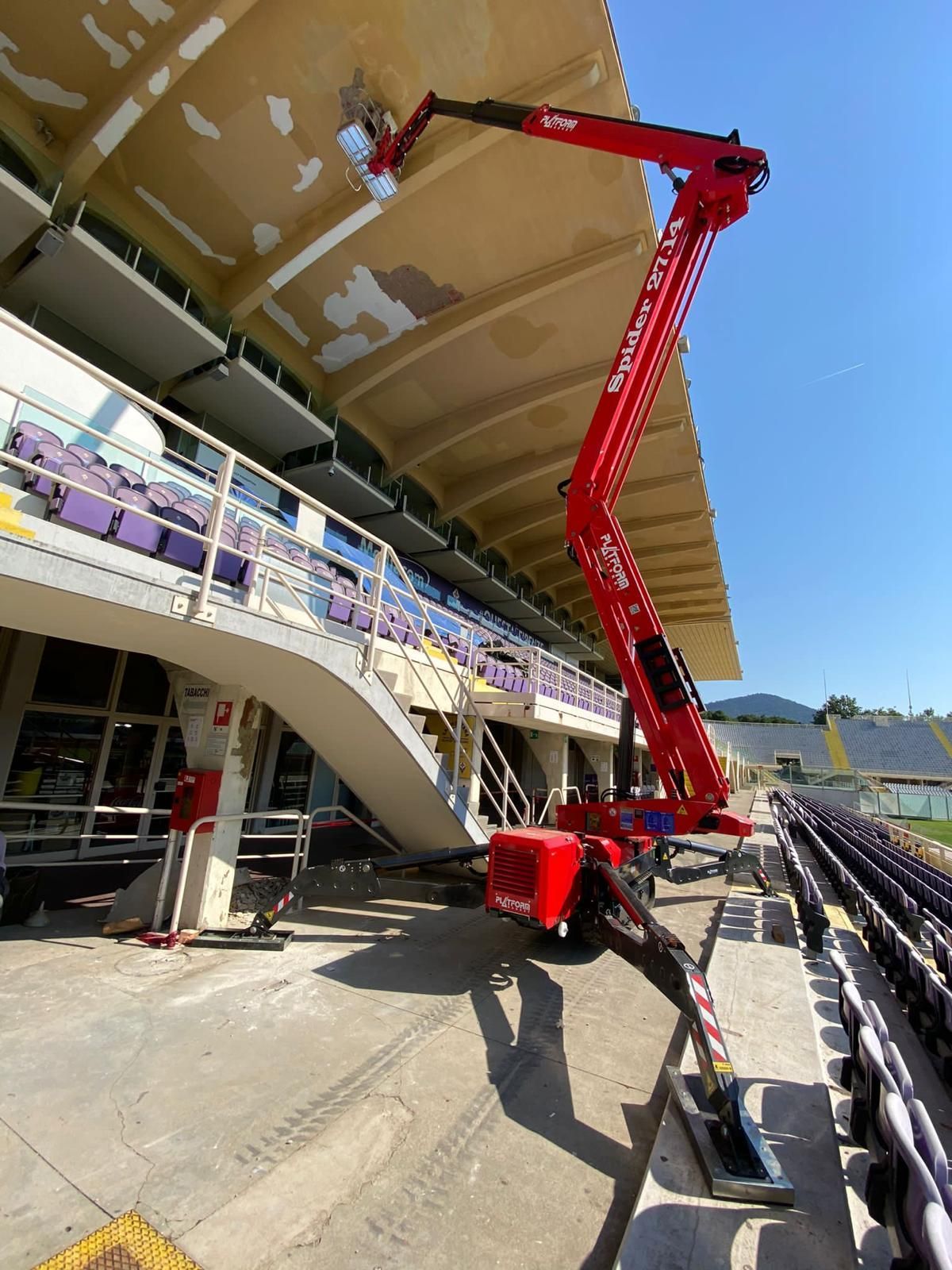 Piattaforma aerea a ragno 27 metri - Prato - Pratonoleggi