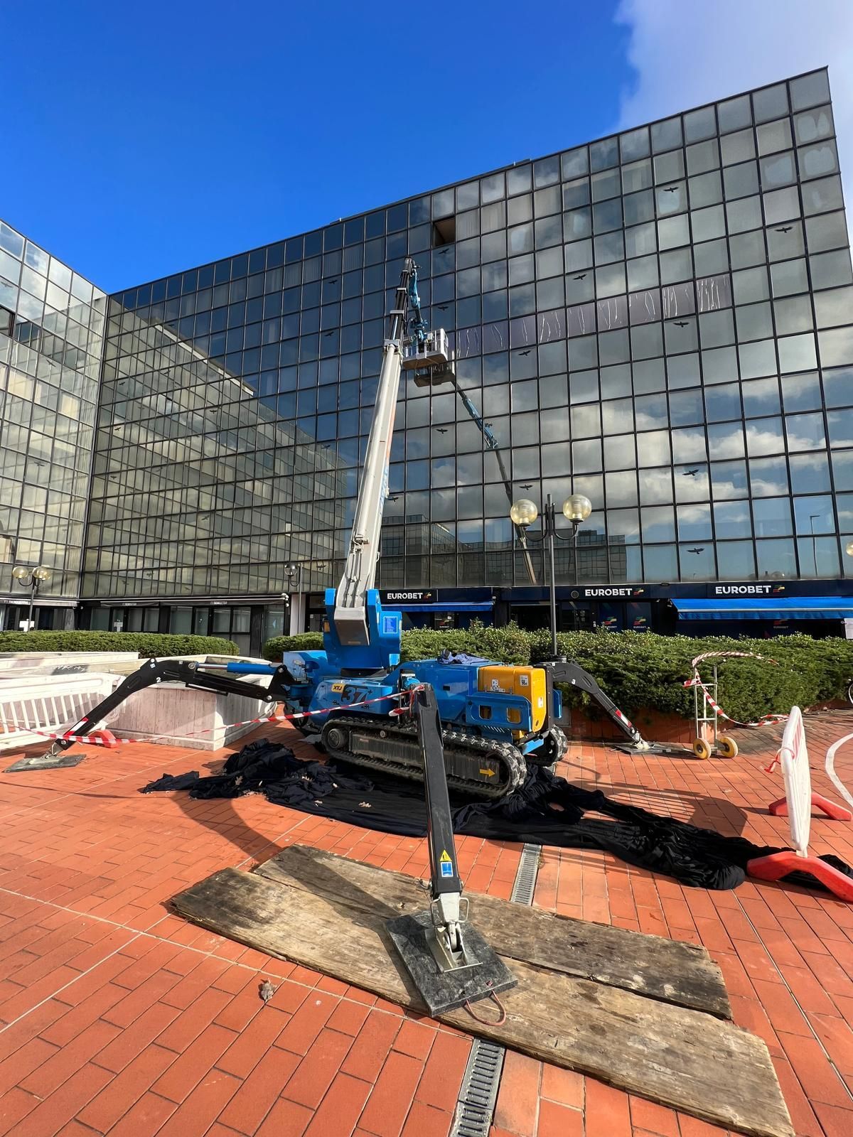 Piattaforma aerea a ragno 37 metri - Prato - Pratonoleggi