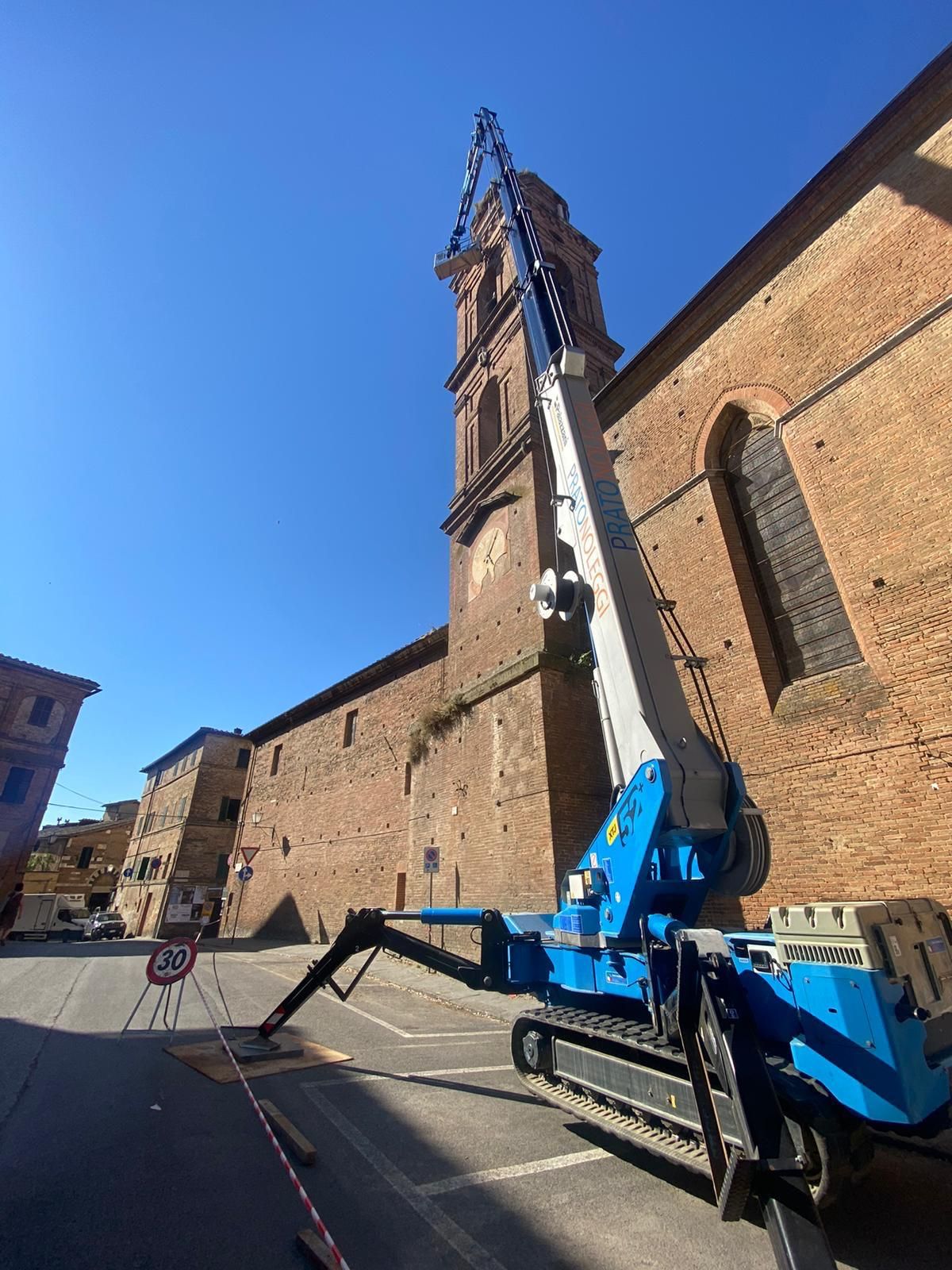 Piattaforma aerea a ragno 52 metri - Prato - Pratonoleggi